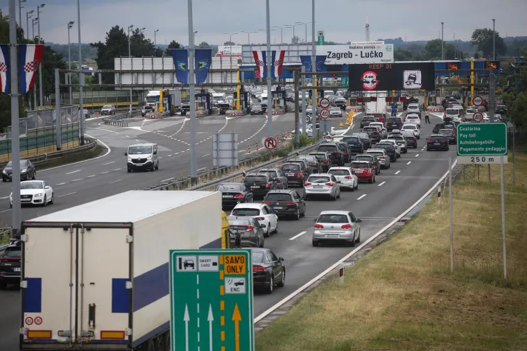 Velike kolone prema moru