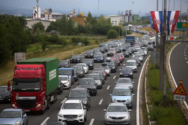 Velike kolone prema moru