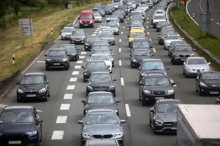 Velike kolone prema moru