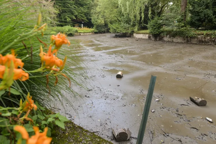 Počeli radovi u Maksimiru! Čistili mulj sa dna, a iz njega 'izronio' - stari bicikl!