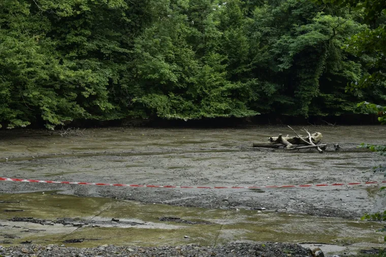 Počeli radovi u Maksimiru! Čistili mulj sa dna, a iz njega 'izronio' - stari bicikl!