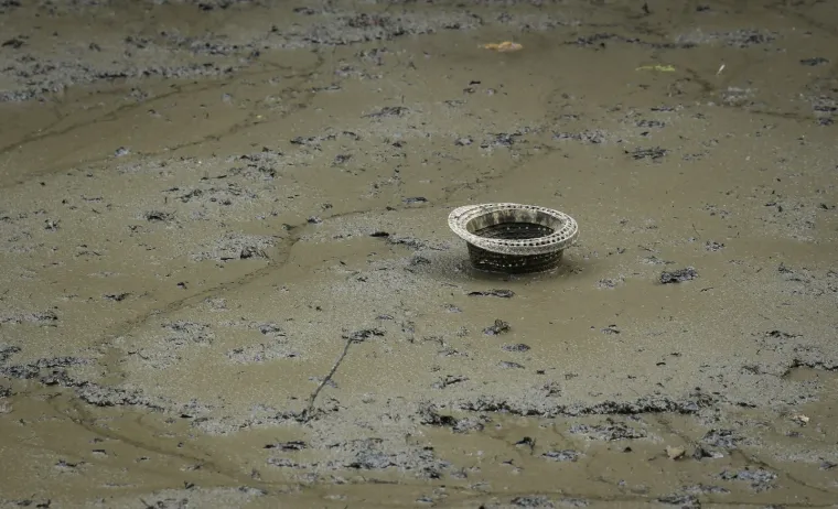 Počeli radovi u Maksimiru! Čistili mulj sa dna, a iz njega 'izronio' - stari bicikl!