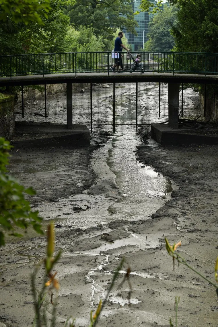 Počeli radovi u Maksimiru! Čistili mulj sa dna, a iz njega 'izronio' - stari bicikl!