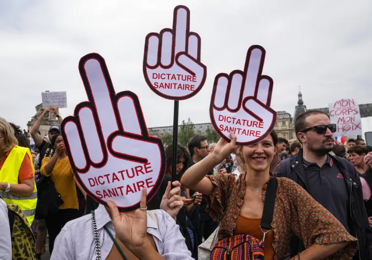 Dva centra za cijepljenje u Francuskoj uni&scaron;tena su u prosvjedima