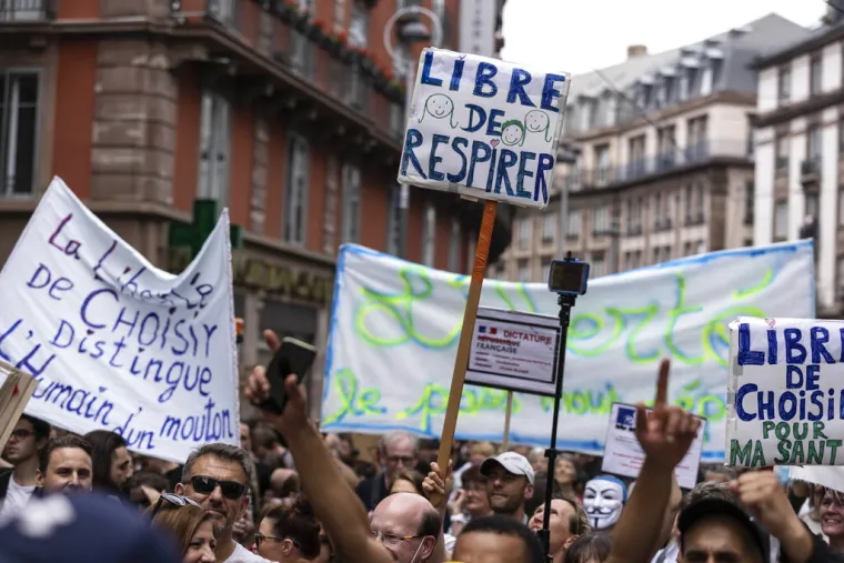 Dva centra za cijepljenje u Francuskoj uni&scaron;tena su u prosvjedima