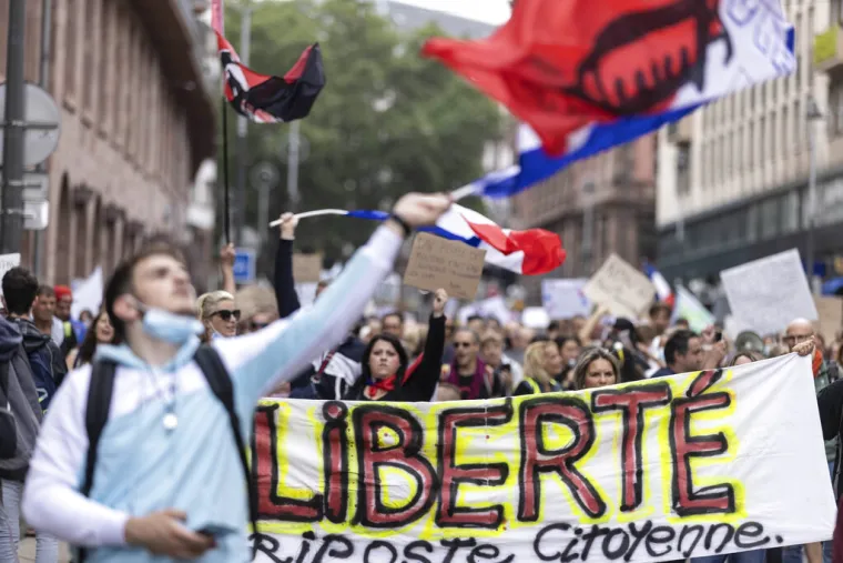 Dva centra za cijepljenje u Francuskoj uni&scaron;tena su u prosvjedima