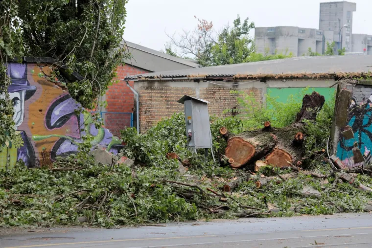 Jo&scaron; su vidljive &scaron;tete koje je napravilo olujno nevrijeme koje je za vikend pogodilo Osijek