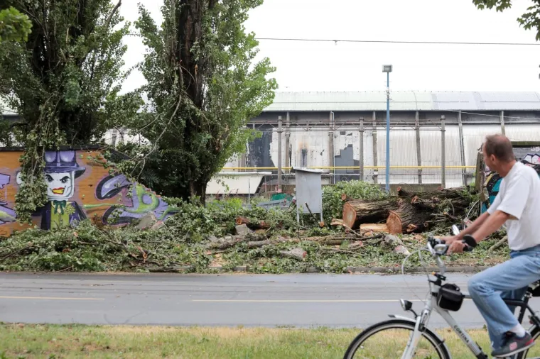 Jo&scaron; su vidljive &scaron;tete koje je napravilo olujno nevrijeme koje je za vikend pogodilo Osijek