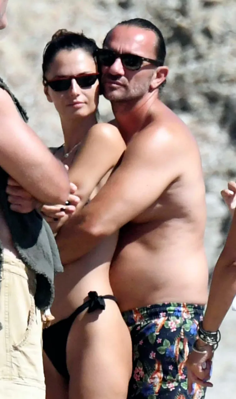 Glumica ulovljena u naletu strasti s dečkom: Ups, gdje mu to bježi ruka? Nosila je tange pa se nije puno namučio