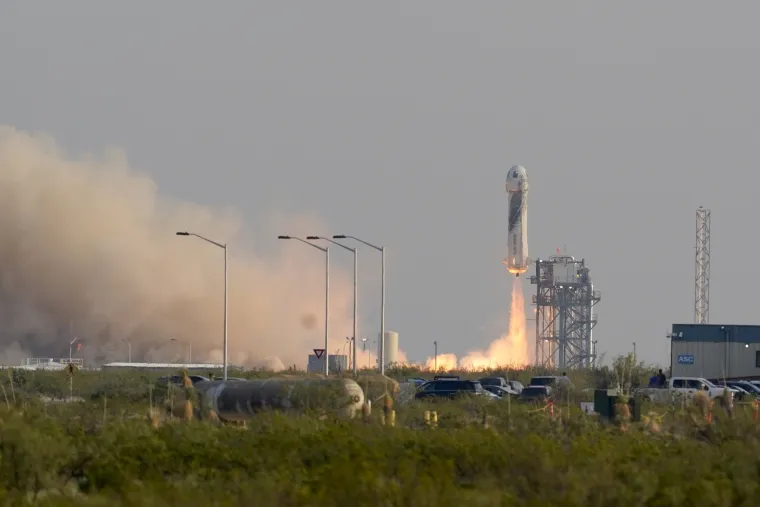 Najbogatiji čovjek svijeta Jeff Bezos do&scaron;ao do ruba svemira i uspje&scaron;no sletio natrag na Zemlju