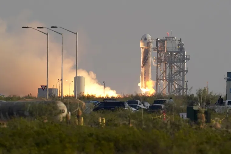 Najbogatiji čovjek svijeta Jeff Bezos do&scaron;ao do ruba svemira i uspje&scaron;no sletio natrag na Zemlju