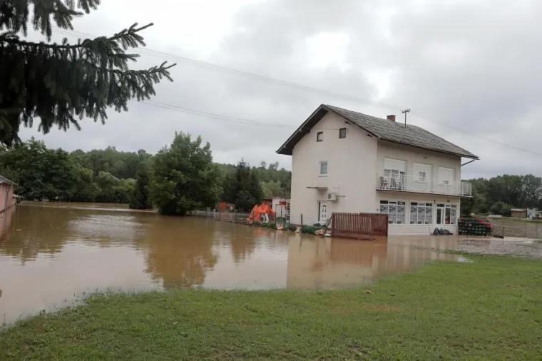 Poplave na području Našica: U nekim mjestima voda je prodrla u kuće