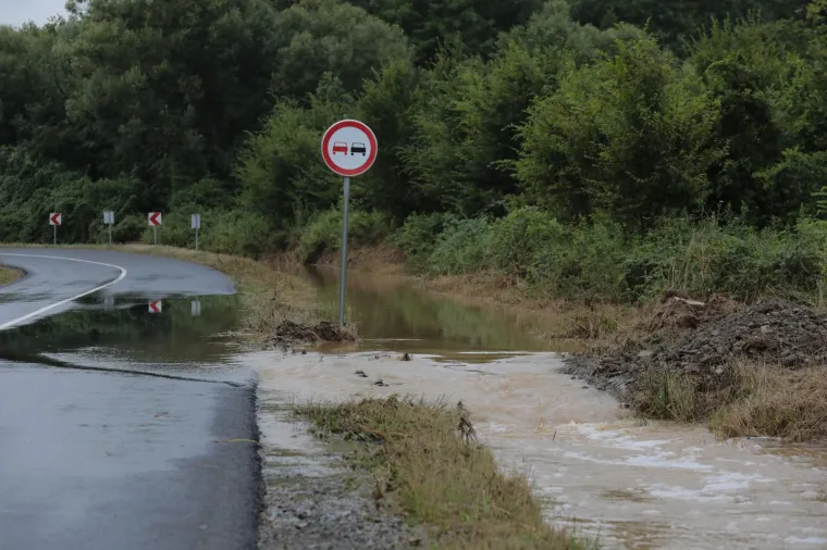 Poplave na području Na&scaron;ica: U nekim mjestima voda je prodrla u kuće