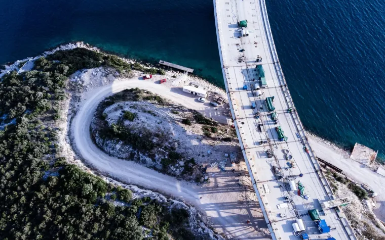 Pogledajte najnovije fotografije iz zraka Pelje&scaron;kog mosta - jo&scaron; malo pa gotovo!