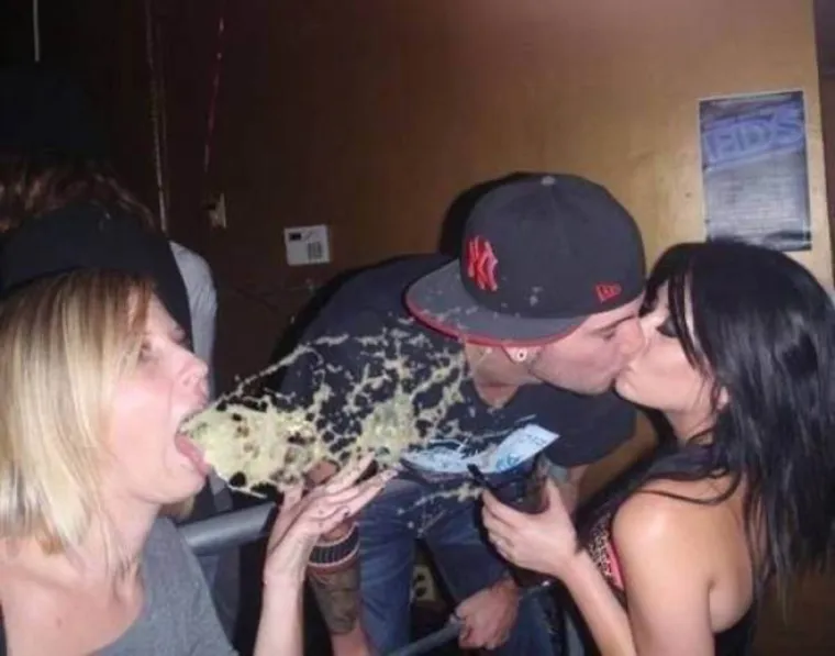 Tako je to izgledalo u vrijeme starog dobrog (ne)normalnog i jedva čekamo da Stožer kaže da se opet smijemo sramotiti