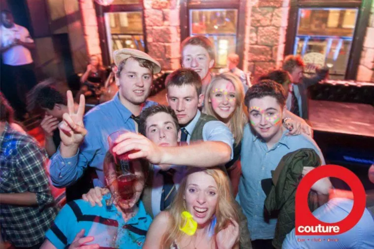 Tako je to izgledalo u vrijeme starog dobrog (ne)normalnog i jedva čekamo da Stožer kaže da se opet smijemo sramotiti