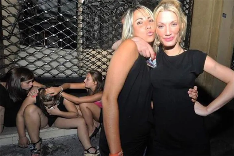 Tako je to izgledalo u vrijeme starog dobrog (ne)normalnog i jedva čekamo da Stožer kaže da se opet smijemo sramotiti