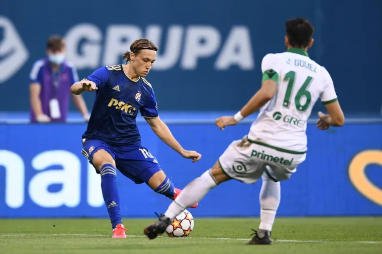 Prvi kadrovi iz Maksimira, navijači okupirali tribine, a pogledajte i tko sve bodri Modre iz svečane lože