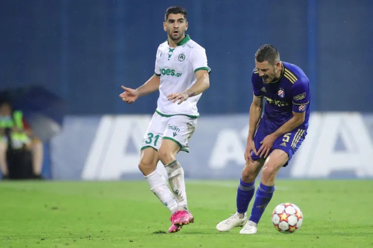 Ademi pao na travnjak, u bolovima ga odveli s terena