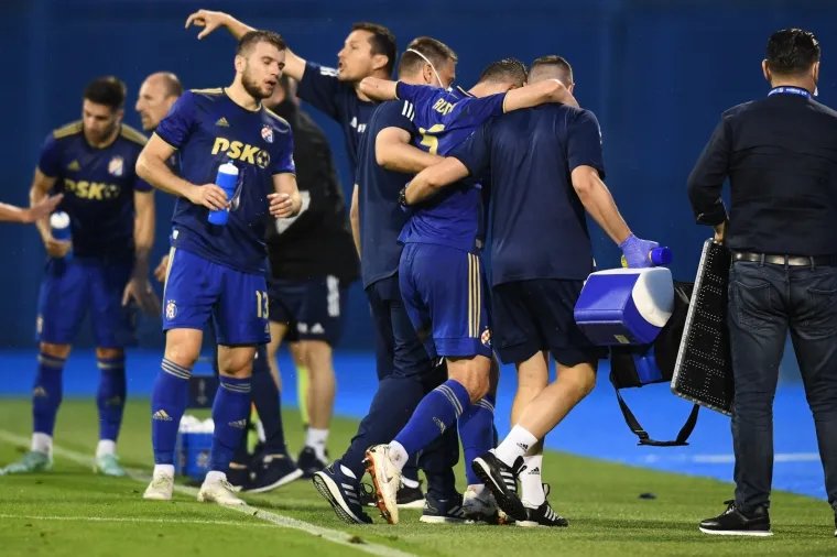 Ademi pao na travnjak, u bolovima ga odveli s terena