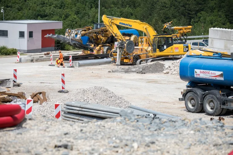 Na probijanju druge cijevi tunela Učka radi se punom parom