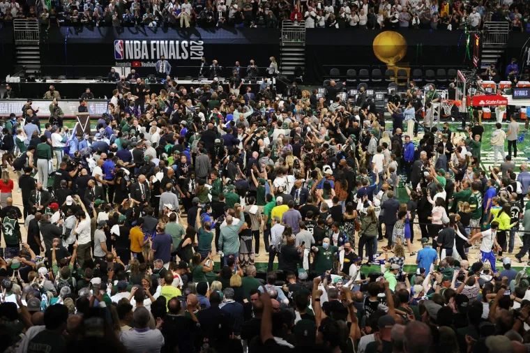Pogledajte kako su navijači Milwaukee Bucksa proslavili tutulu na koju su čekali čak 50 godina