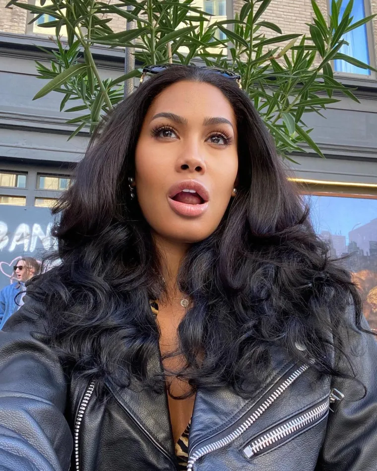 Priči je zanimljivo dodati da je Bloom ujedno postala i treća tamnoputa osoba koja je ove godine osvanula na naslovnici Sports Illustrateda, odnosno da je unutar lista do danas predstavljena jo&scaron; samo jedna transrodna osoba.