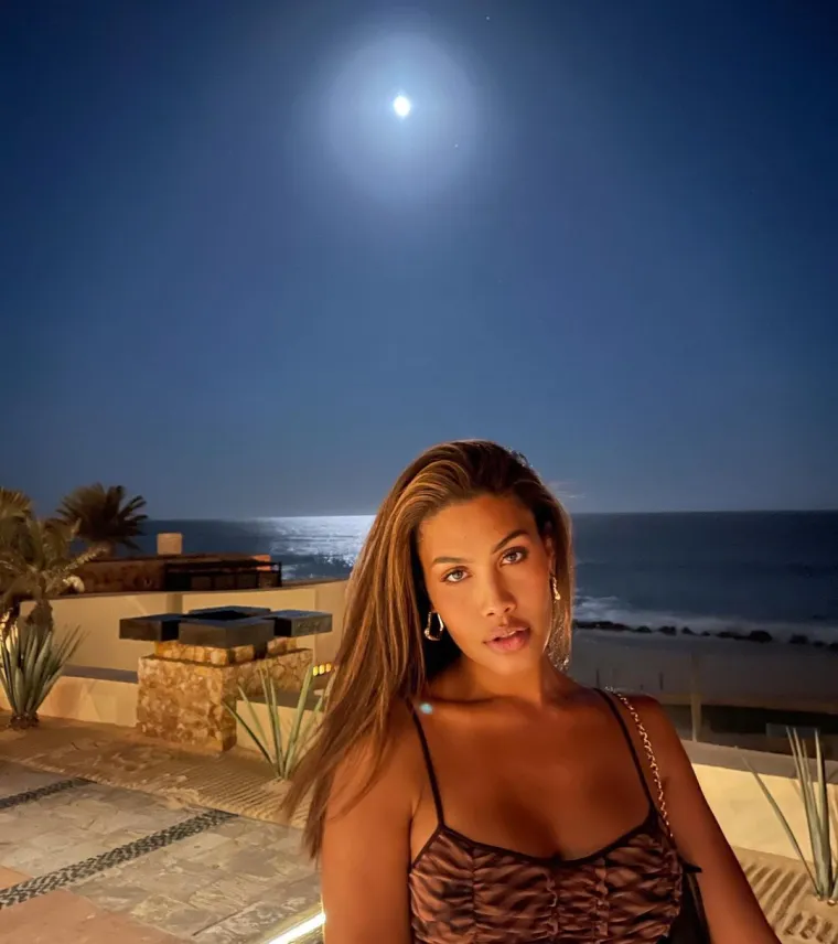 Upoznajte Leynu, egzotičnu ljepoticu čija je fotografija u kupaćem kostimu izazvala pažnju čitavog svijeta