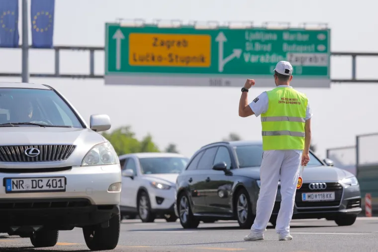 Udarni turistički vikend: Ogromne gužve na naplatnoj postaji Lučko u oba smjera