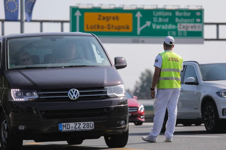 Udarni turistički vikend: Ogromne gužve na naplatnoj postaji Lučko u oba smjera