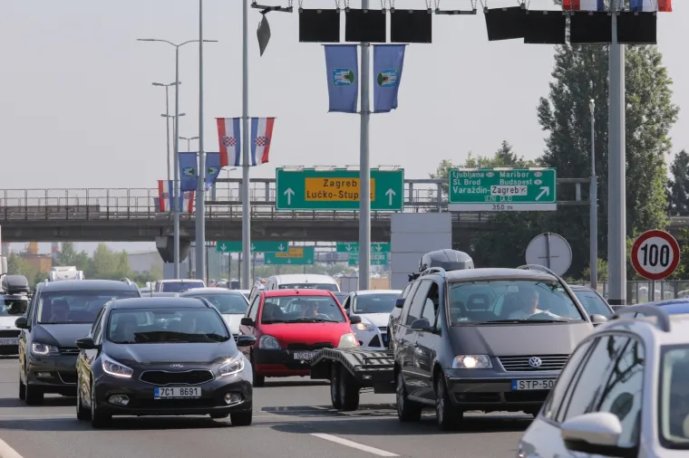 Udarni turistički vikend: Ogromne gužve na naplatnoj postaji Lučko u oba smjera
