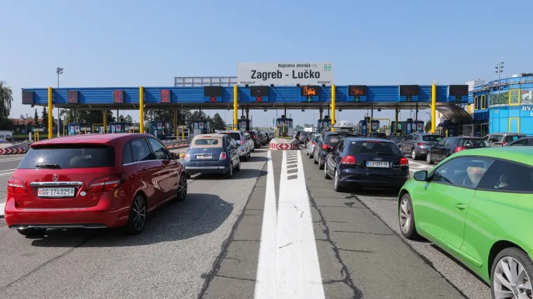 Udarni turistički vikend: Ogromne gužve na naplatnoj postaji Lučko u oba smjera
