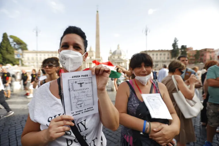 Diljem Europe sukobi policije i protivnika obveznog cijepljenja: Letjeli molotvoljevi kokteli, policija uzvraćala suzavcem