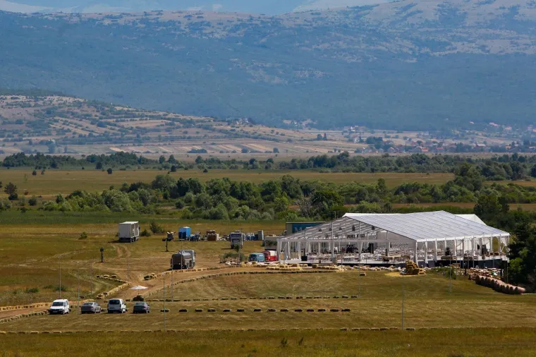 Velika fotogalerija: Mate Rimac i Katarina u Hercegovini organizirali raskošnu svadbu