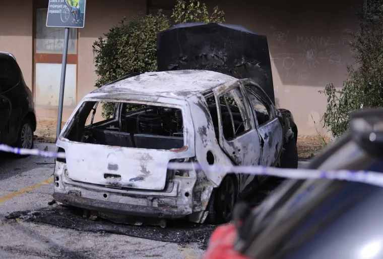 Eksplozija probudila Splićane! Na parkirali&scaron;tu izgorio automobil