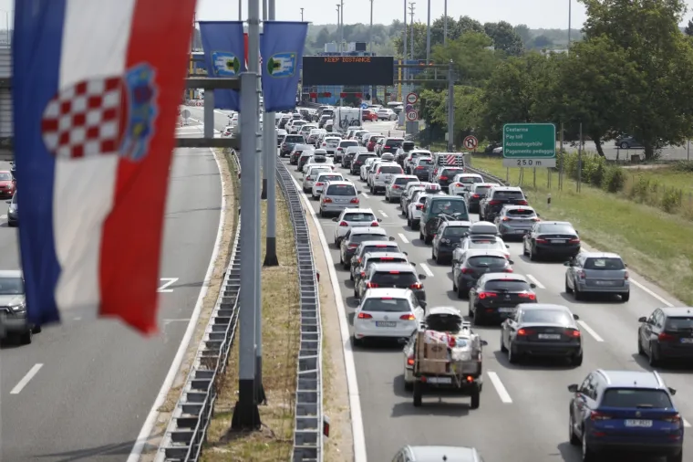Gužve na naplatnoj postaji Lučko iako je udarni turistički vikend pri samom kraju