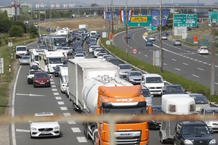 Gužve na naplatnoj postaji Lučko iako je udarni turistički vikend pri samom kraju