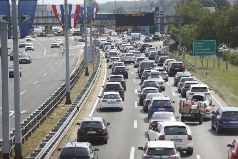 Gužve na naplatnoj postaji Lučko iako je udarni turistički vikend pri samom kraju