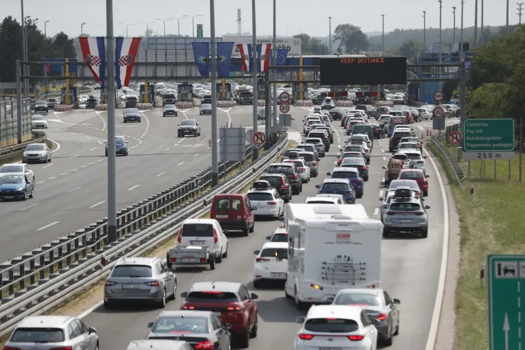 Gužve na naplatnoj postaji Lučko iako je udarni turistički vikend pri samom kraju