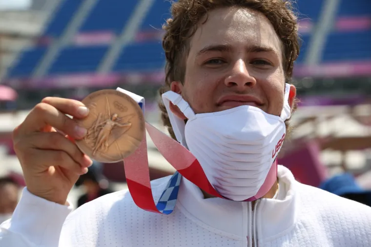 Amerikanac osvojio medalju sa slušalicama u ušima i mobitelom u džepu