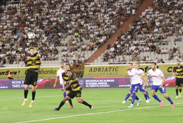 Hajduk i Osijek sastali su se na Poljudu u drugom kolu Prve HNL. S tribina su ih bodrili izbornici Zlatko Dalić i Igor Bišćan, a društvo im je pravio Stipe Pletikosa.