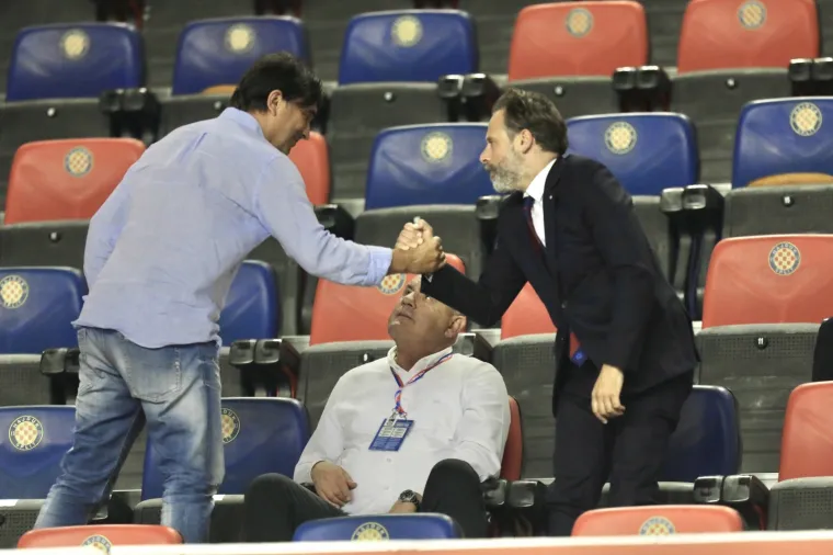 Hajduk i Osijek sastali su se na Poljudu u drugom kolu Prve HNL. S tribina su ih bodrili izbornici Zlatko Dalić i Igor Bišćan, a društvo im je pravio Stipe Pletikosa.
