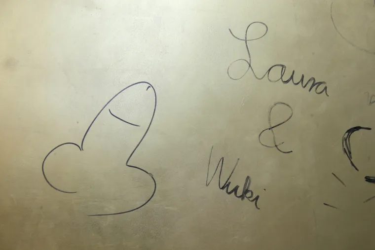 Na mladima svijet ostaje, a koliko će Sunce u Bogovićevoj 'svijetliti'? Prepuno je potpisa, neumjesnih crteža...