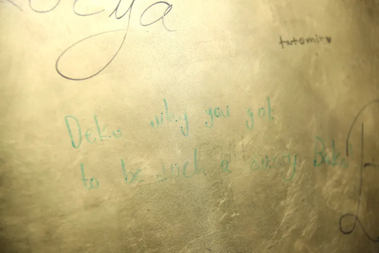 Na mladima svijet ostaje, a koliko će Sunce u Bogovićevoj 'svijetliti'? Prepuno je potpisa, neumjesnih crteža...