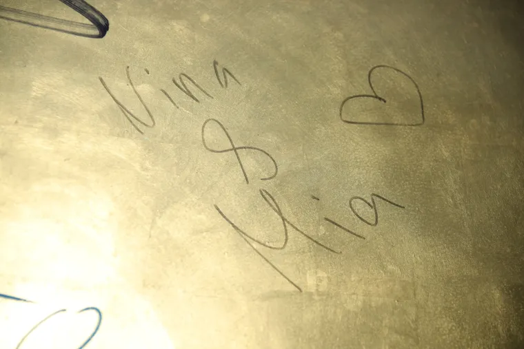 Na mladima svijet ostaje, a koliko će Sunce u Bogovićevoj 'svijetliti'? Prepuno je potpisa, neumjesnih crteža...