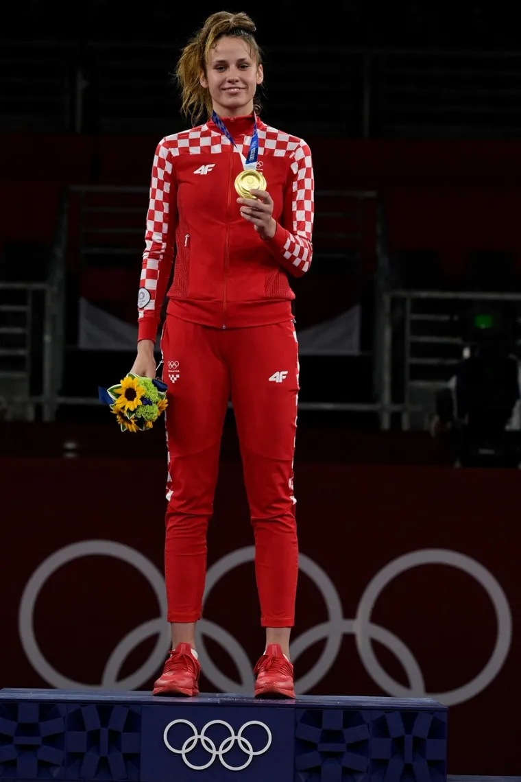 Ovako izgleda čudesna Matea Jelić u najsjanijem trenutku karijere, s olimpijskim zlatom oko vrata