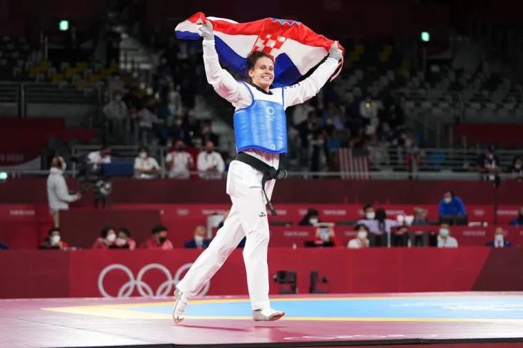 Ovako izgleda čudesna Matea Jelić u najsjanijem trenutku karijere, s olimpijskim zlatom oko vrata