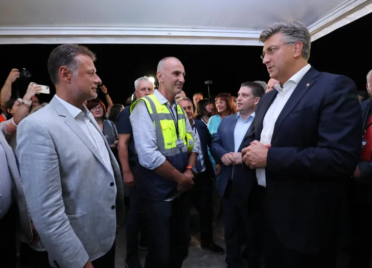 Premijer Andrej Plenković na svečanosti spajanja posljednjeg segmenta konstrukcije Pelje&scaron;kog mosta