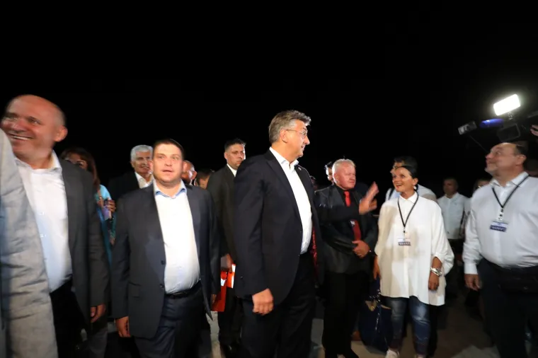 Premijer Andrej Plenković na svečanosti spajanja posljednjeg segmenta konstrukcije Pelje&scaron;kog mosta