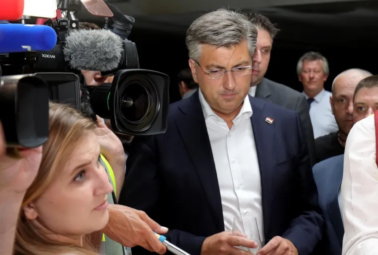 Premijer Andrej Plenković na svečanosti spajanja posljednjeg segmenta konstrukcije Pelje&scaron;kog mosta